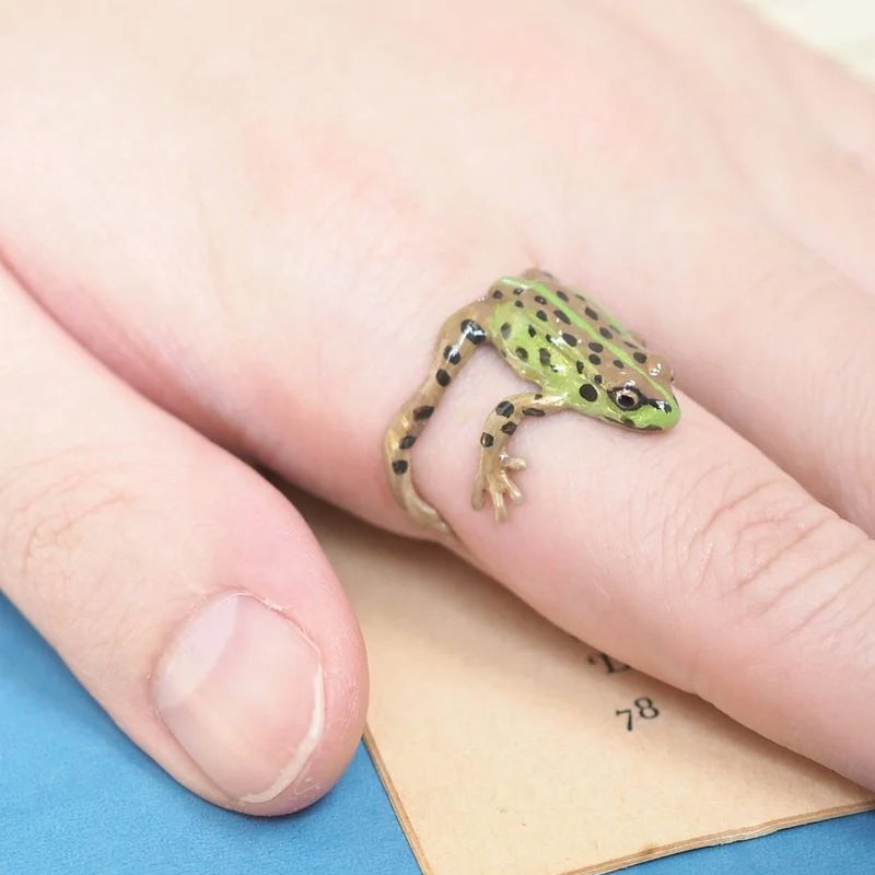 Bague et boucles d'oreilles mignonnes avec grenouille arboricole