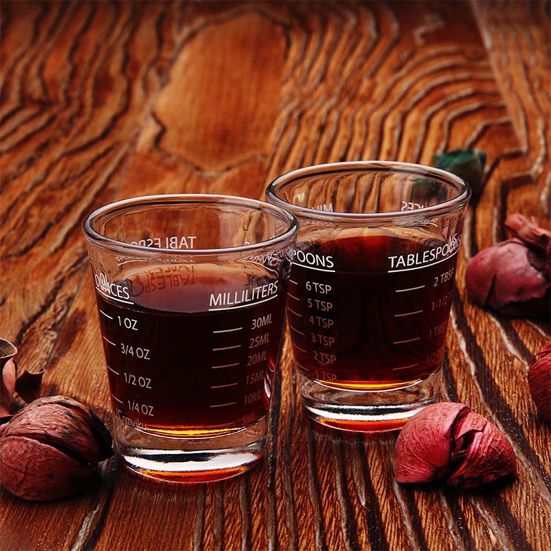 Verre à liqueur gradué