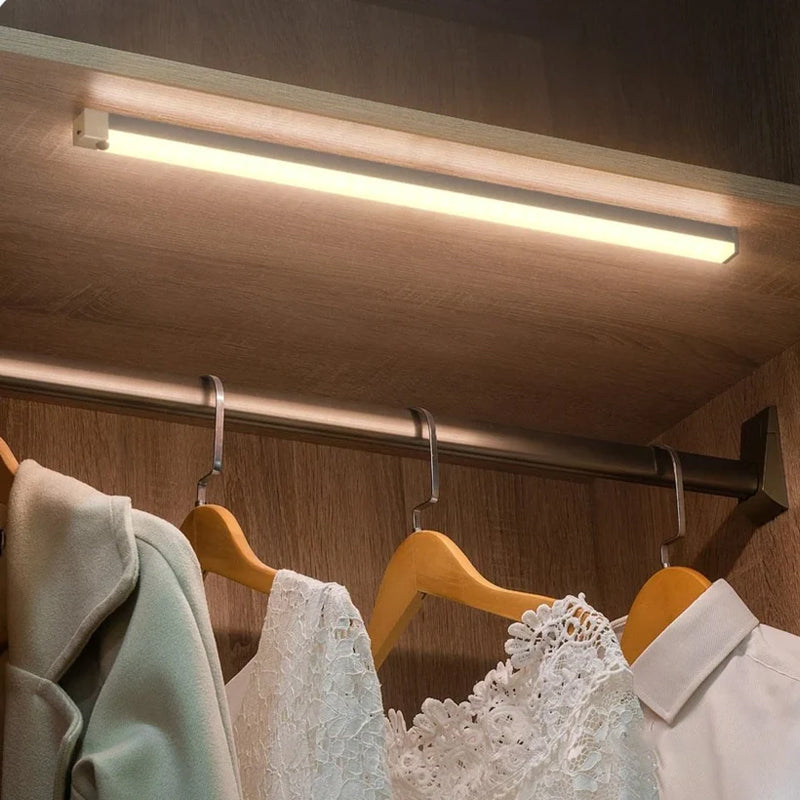 Lumière sans fil LED sous armoire