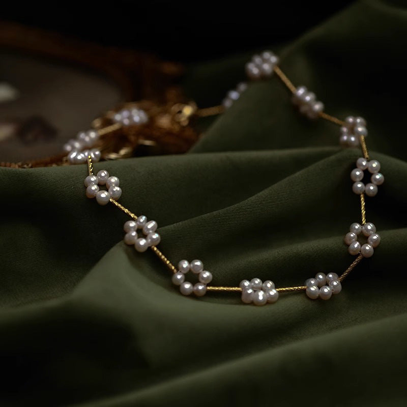 Collier de perles de fleurs