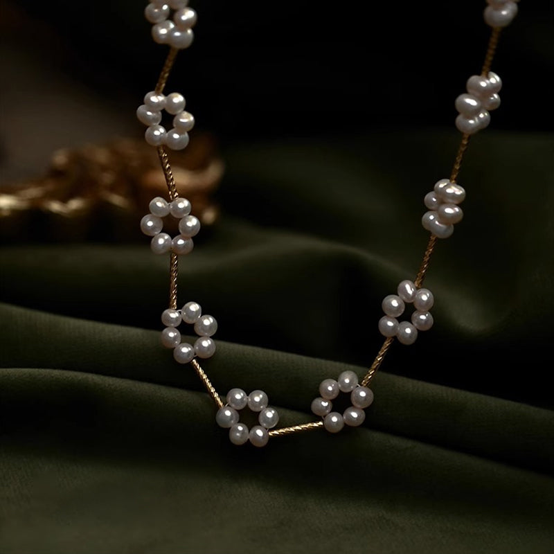 Collier de perles de fleurs