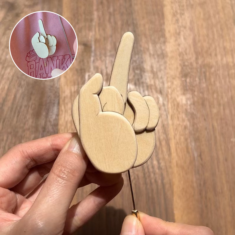 Broche doigt en bois rigolote