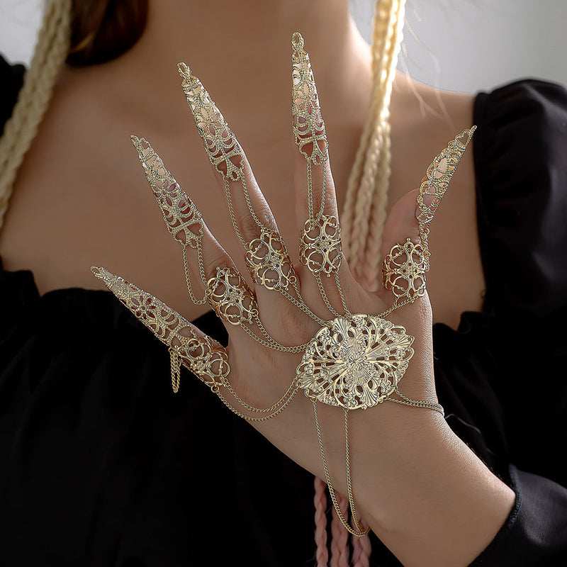 Bracelet gothique en métal découpé avec gants